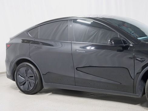 Used 2026 Tesla Model Y AWD image 3