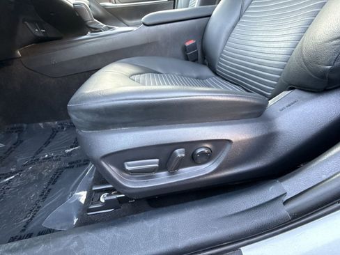 Used 2022 Toyota Camry SE w/ Cold Weather Package image 14