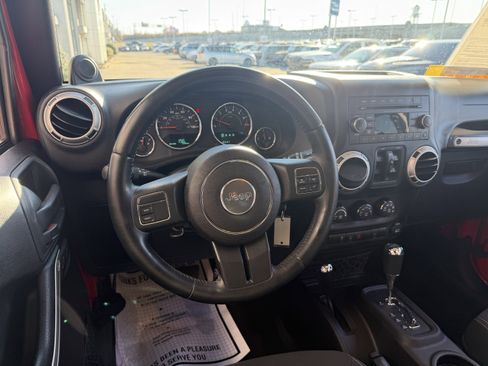 Used 2014 Jeep Wrangler Unlimited Sahara w/ Trailer Tow Group image 28