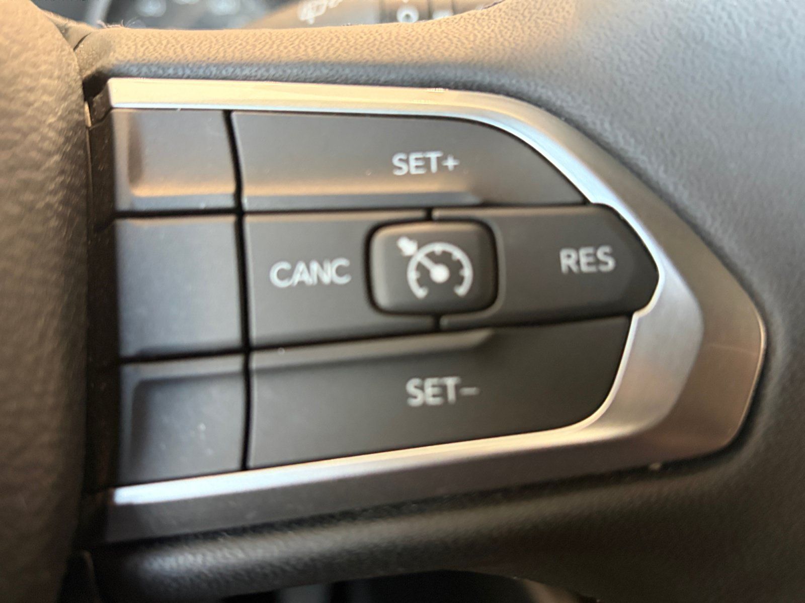 Used 2025 Jeep Compass Latitude w/ Convenience Group AWD/4WD image 19
