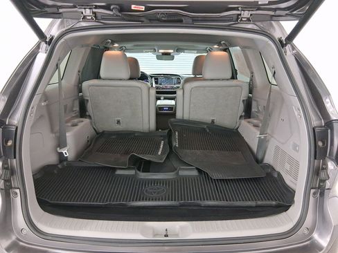 Used 2019 Toyota Highlander XLE image 27