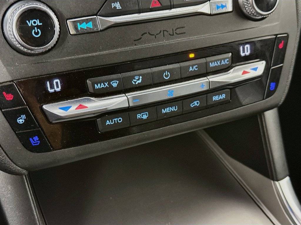 Used 2020 Ford Explorer Limited RWD image 18