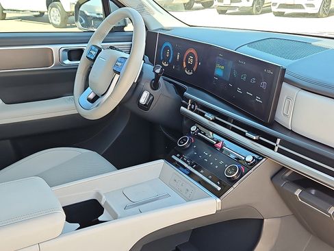 Used 2025 Hyundai Santa Fe SEL image 12