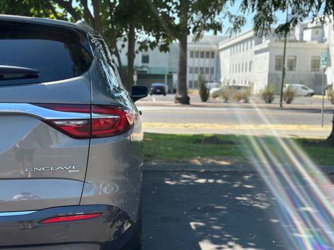 Used 2019 Buick Enclave Essence image 26