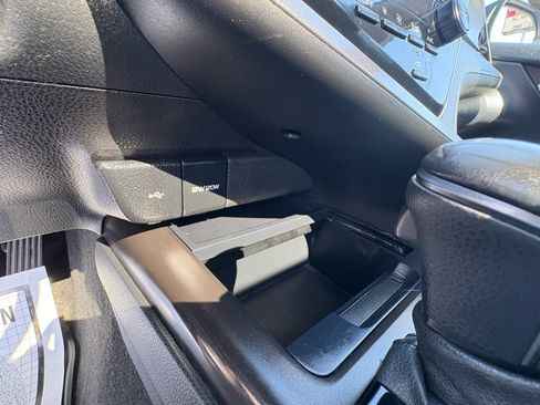 Used 2022 Toyota Camry SE w/ Cold Weather Package image 28