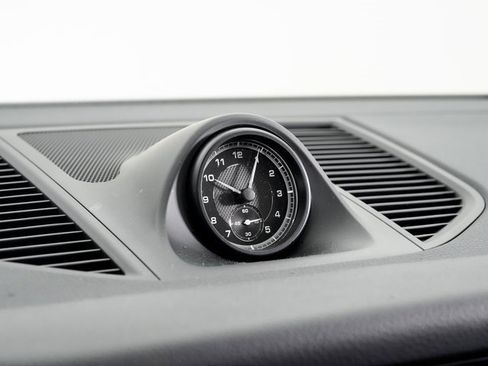 Used 2025 Porsche Macan image 18