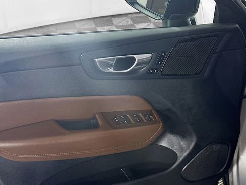 Used 2023 Volvo XC60 B5 Plus image 25