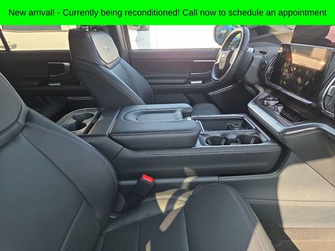 Used 2025 Ford Expedition Max Platinum w/ Stealth Performance Package AWD/4WD image 8