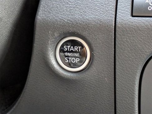 Used 2025 Nissan Frontier SL image 30