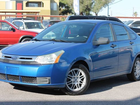 Used 2010 Ford Focus SE FWD image 4