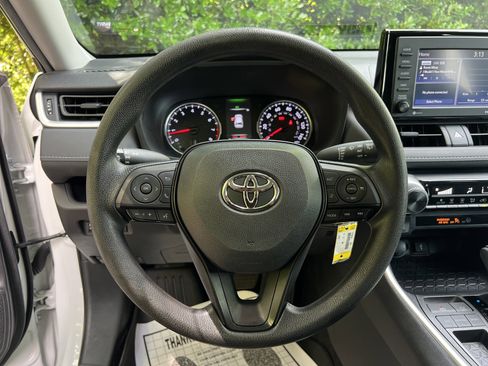 Used 2022 Toyota RAV4 LE FWD image 19