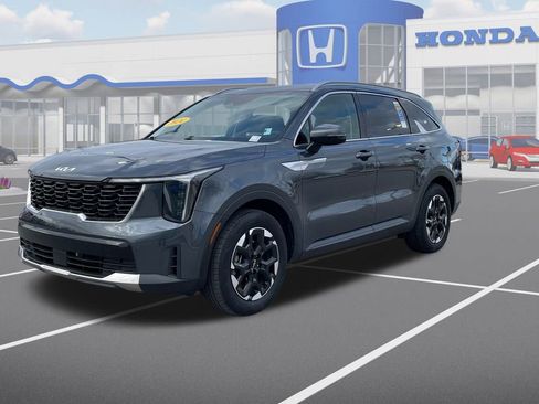 Used 2024 Kia Sorento S image 3