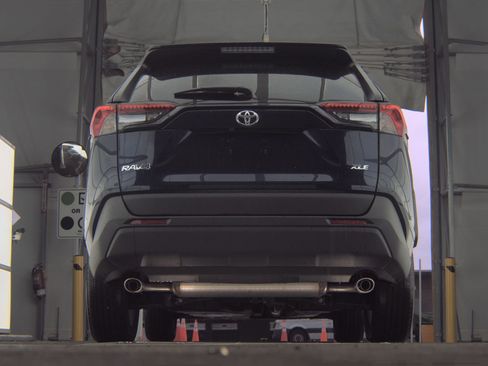 Used 2025 Toyota RAV4 XLE w/ Convenience Package FWD image 8