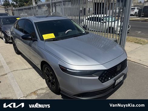 Used 2025 Honda Accord SE image 1