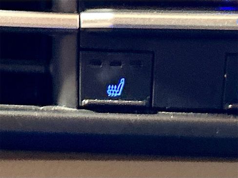 Used 2021 Toyota Sienna XLE image 17