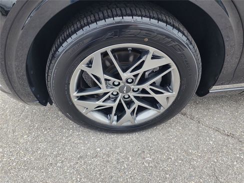 Used 2022 Genesis GV70 2.5T w/ Advanced Package image 9