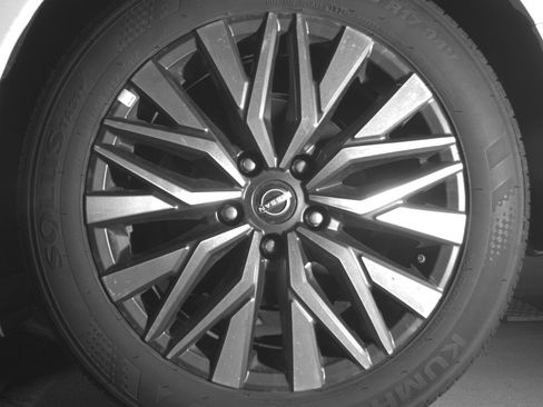 Used 2025 Nissan Altima 2.5 SV FWD image 14