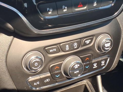 Used 2021 Jeep Cherokee Limited w/ Trailer Tow Group image 21