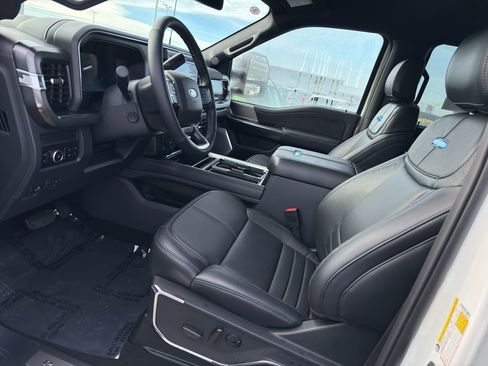 New 2026 Ford F350 Platinum w/ FX4 Off-Road Package image 40