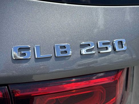 Used 2022 Mercedes-Benz GLB 250 image 15