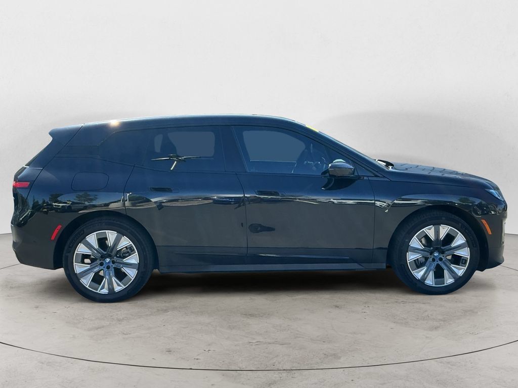 Used 2024 BMW iX xDrive50 w/ Premium Package AWD/4WD image 4