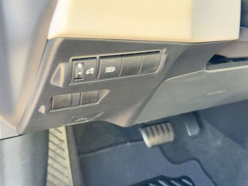 Used 2024 Toyota Corolla Cross L image 18