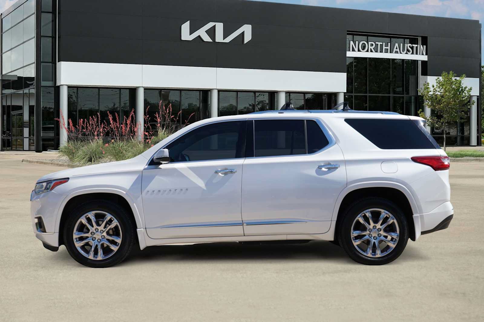 Used 2018 Chevrolet Traverse High Country w/ LPO, Cargo Package AWD/4WD image 3