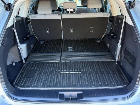 Used 2021 Toyota Highlander L image 13