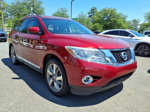 Used 2016 Nissan Pathfinder Platinum FWD image 3