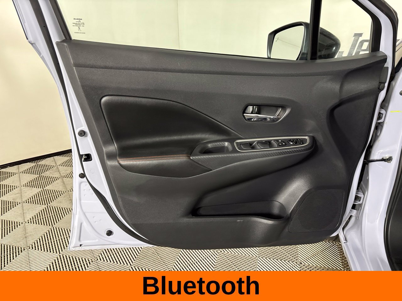 Used 2024 Nissan Versa SR FWD image 10