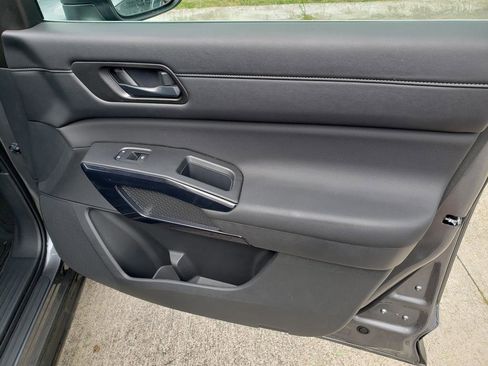 Certified 2025 Nissan Pathfinder SV image 26