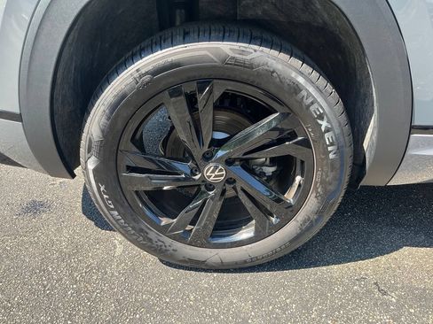 Certified 2025 Volkswagen Atlas Cross Sport SEL R-Line AWD/4WD image 31
