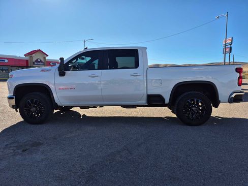 Used 2022 Chevrolet Silverado 2500 LT w/ All Star Edition image 9