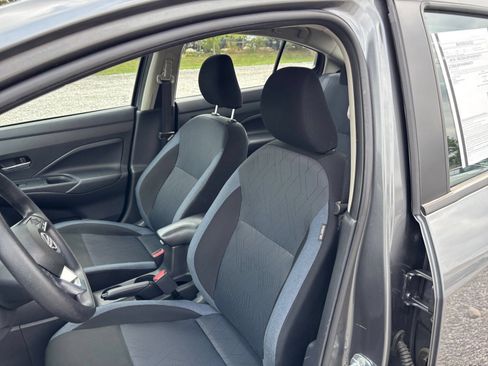 Used 2025 Nissan Versa SV FWD image 34