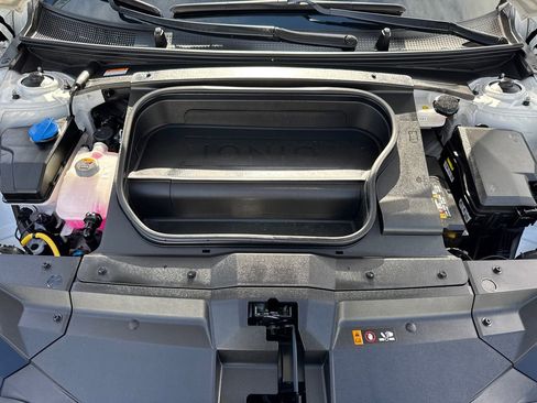 Used 2024 Hyundai Ioniq 6 SE RWD image 8