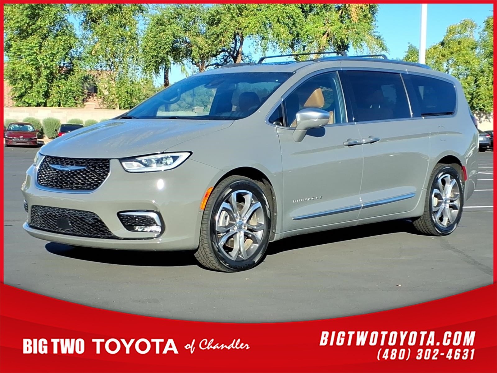 Used 2022 Chrysler Pacifica Pinnacle AWD/4WD image 1