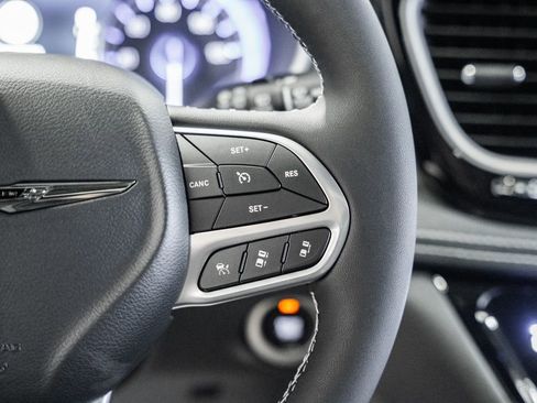 New 2026 Chrysler Pacifica Select image 24