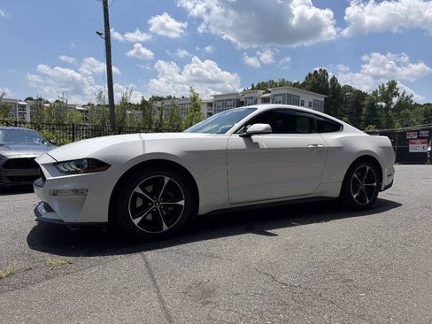 Used 2018 Ford Mustang Coupe RWD image 4