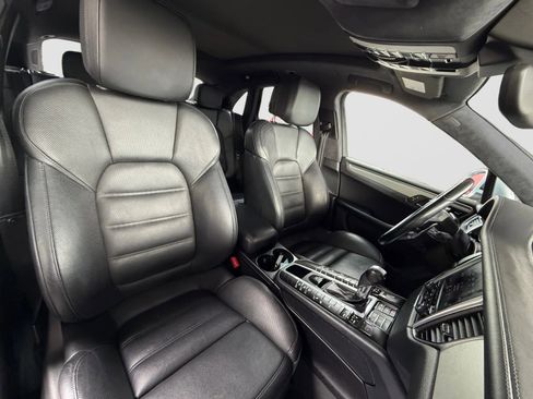 Used 2017 Porsche Macan Turbo AWD/4WD image 21