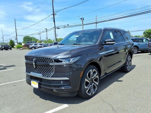 New 2026 Lincoln Navigator Reserve AWD/4WD image 3