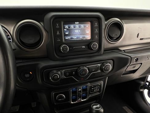 Used 2019 Jeep Wrangler Unlimited Sport S image 3