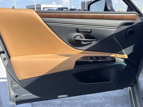 Used 2025 Lexus ES 350 w/ Premium Package FWD image 13