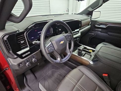 Used 2025 Chevrolet Silverado 1500 High Country AWD/4WD image 12