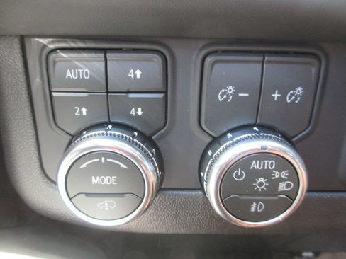 New 2026 GMC Yukon XL AT4 Ultimate AWD/4WD image 17