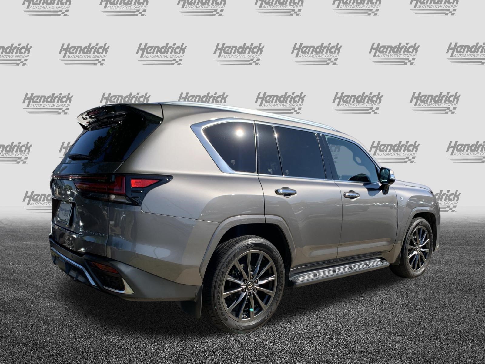 Used 2022 Lexus LX 600 F Sport w/ Accessory Package (Z1) AWD/4WD image 10