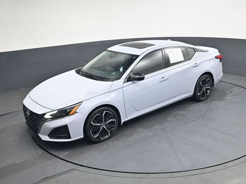 Used 2023 Nissan Altima 2.5 SR w/ SR Premium Package AWD/4WD image 36