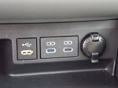 Used 2022 Toyota Highlander XLE image 18