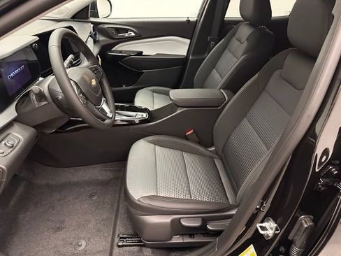 New 2026 Chevrolet Trax LT w/ LT Convenience Package FWD image 17
