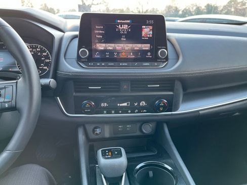 Used 2025 Nissan Rogue SV image 17