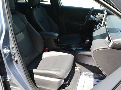 Used 2025 Toyota Corolla Cross XLE w/ Convenience Package AWD/4WD image 20